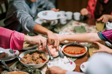 أسباب التعب بعد الأكل والخمول بعد الإفطار في رمضان؟